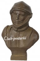 Гагарин в шлеме
